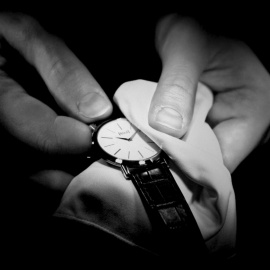 雅典手表售后（雅典表蒙老化）