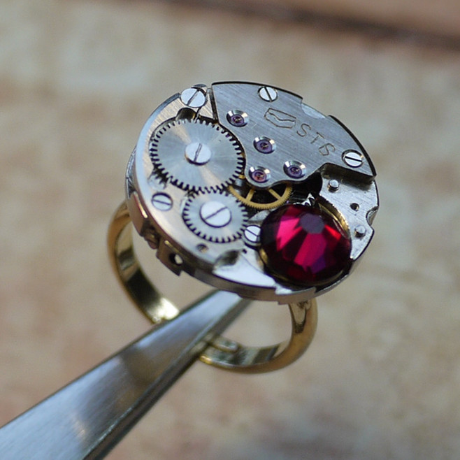 雅典手表维修价格查询官网（雅典手表怎么保养）