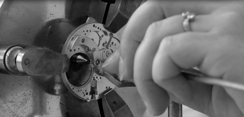 雅典手表多长时间保养一次（雅典日常保养）